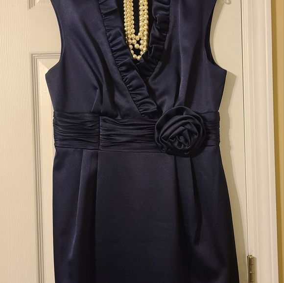 Women's Dresses - Picture 8 of 16